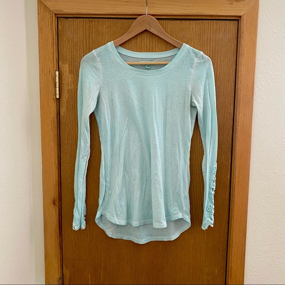 American Eagle Outfitters Tops - AMERICAN EAGLE 🦅 Mint Green Long Sleeve Tee with Crochet Sleeves - Size XS